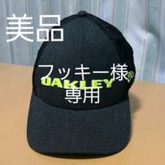 【フッキー様専用】オークリー(OAKLEY)ゴルフキャップ 帽子のサムネイル