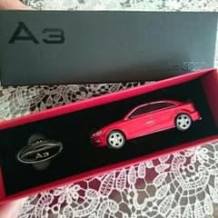 アウディ A3 ミニカー、ピンバッチセットのサムネイル