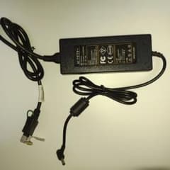 12V 10A ACアダプタ（120W）動作確認済み・中古のサムネイル