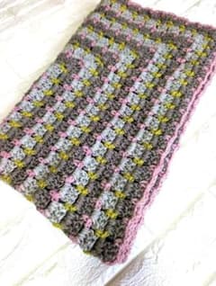 ハンドメイド 　かぎ針編み　 ひざ掛け　ミニマットのサムネイル