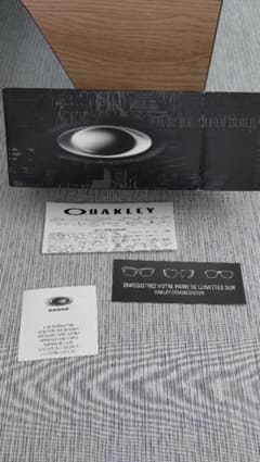 OAKLEY・サングラス箱のサムネイル