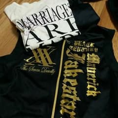 袖なしジャージとTシャツのサムネイル