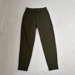 メンズ ユニクロ　ジョガーパンツ カーキ ストレッチのサムネイル