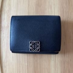 ぴ*ー様 LOEWE 三つ折り財布 アナグラム ブラックのサムネイル
