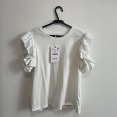 ザラ　トップス　袖フリル　ZARA  カットアウトディテール　フリルトップスのサムネイル