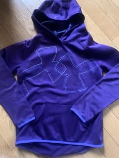 Under Armour 紫色 フード付きパーカーのサムネイル