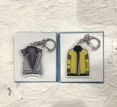 キスマイ Kis-My-Ft2 衣装展 衣装ルックキーホルダー 2種セット - メルカリ