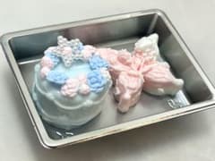 ミニスクイーズ お花の蝶 お花のブルーケーキ 2点セット - メルカリ