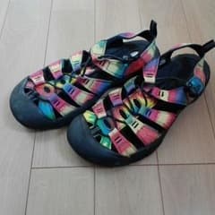 日曜日限定値下げ　　KEEN サンダル　タイダイのサムネイル