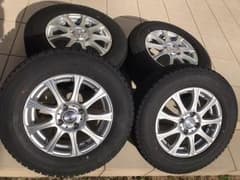 スタッドレスタイヤホイールセット185/70R14フリードフィットノートシエンタのサムネイル