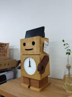 ロボット型 置時計 マルチ収納機能付き　総無垢仕様のサムネイル
