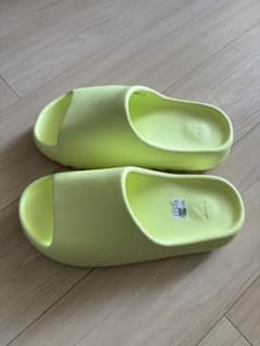 未使用　YEEZY SLIDEイージースライド　イエロー サンダル US 9 未使用 YEEZY SLIDEイージースライド イエロー サンダル US 9 - メルカリ