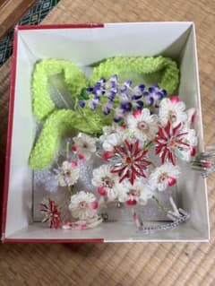 髪飾り 和装小物 つまみ細工 花のサムネイル