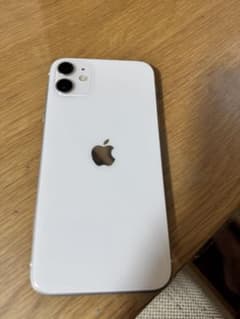 (美品)Apple iPhone 11 64gb ホワイト 本体のサムネイル