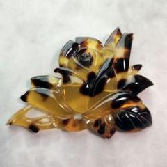 ★鼈甲（べっ甲）無垢・大きな薔薇（バラ）のブローチ★新品★　鼈甲保証★ 本鼈甲 ブローチ 大輪のバラ 20 薔薇 帯留 べっ甲 鼈甲 - メルカリ