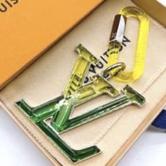 ルイヴィトン サックLVプリズム ビジュー キーホルダー チャーム LOUIS VUITTON ビジューサック LVプリズム キーホルダー - メルカリ