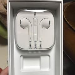 【ロディママ様専用】iPhone5s 正規品イヤホンのサムネイル