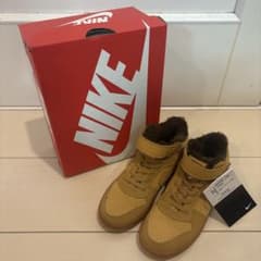 NIKE 子供用スニーカー　ブラウンのサムネイル