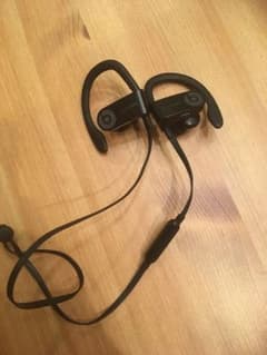 PowerBeats3 イヤフォン 本体のサムネイル