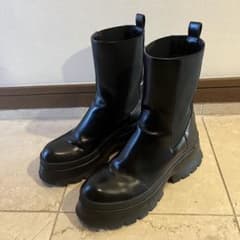 ZARA ミドル丈ブーツのサムネイル