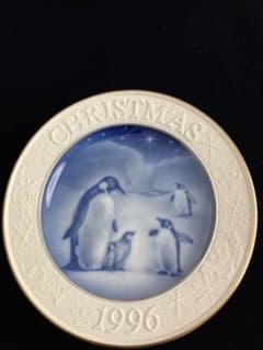 大倉陶園　クリスマスプレート1996年 大倉陶園1996年クリスマスプレート「ペンギン」 : 食器のみつはた