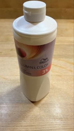 Wella Illumina Color 3% カラーリング剤のサムネイル