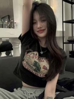 クロップドTシャツのサムネイル