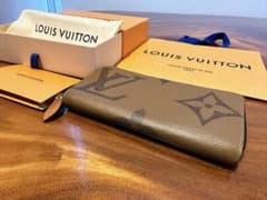 VUITTON 長財布　モノグラムジャイアントのサムネイル