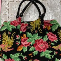 ひさっぴー様専用　フェイラートートバッグ黒花柄のサムネイル
