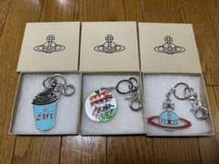 3種セット！ヴィヴィアン・ウエストウッド カフェ　限定　キーホルダー 3種セット！ヴィヴィアン・ウエストウッド カフェ限定キーホルダー