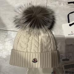 モンクレールケーブル編みニット帽子ホワイト美品 - メルカリ