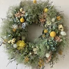 アンティーク紫陽花のシックな流れのあるリース　スモークツリー クラスペディア スモークツリー とアンティーク紫陽花の優しいイエローリース クラス