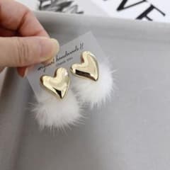 再販♡ハート×ホワイトミンクファー2wayピアス イヤリングのサムネイル