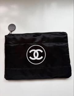 CHANEL ノベルティ 大判ポーチ キルティング 黒 - メルカリ