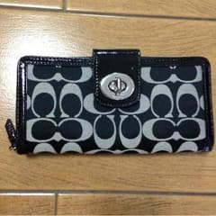 新品コーチ財布 今日の8時まで！のサムネイル