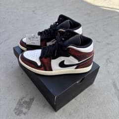 Nike Air Jordan 1 med シカゴカラー　箱　黒タグ付きのサムネイル