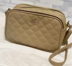 ショルダーバッグ　キルティング　大容量　秋冬