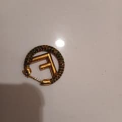 FENDIデザイン金色ピアス(片耳用) - メルカリ