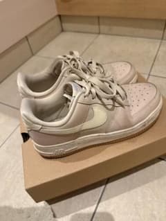 Nike Air Force 1 ローカット ベージュのサムネイル
