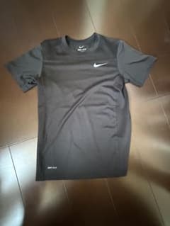 Nike DRI-FIT 黒 Tシャツのサムネイル