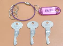 Thumbnail of 合鍵3本（EMTR422）NKC，エレベータートランクルームキー、紫プ、カギM
