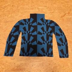 ISSEY MIYAKE プリーツ ハイネック トップス 美品 - メルカリ