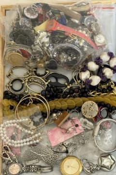 ジャンク・イミテイション・アクセサリーまとめ 約1.4Kg - メルカリ