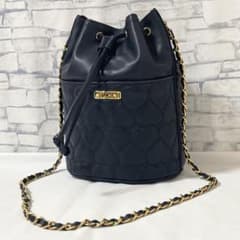 ほぼ未使用✨モスキーノ・レザー ハートキルト 巾着型ショルダーバッグ 