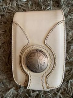 とても柔らかくカッコ良い財布です。 白の財布です　宜しくお願いします。のサムネイル