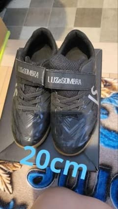 LUZeSOMBRA フットサルシューズ ブラックのサムネイル