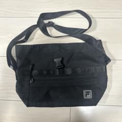 FILA フィラ ショルダーバッグ ロゴ入り 中古 ブラックのサムネイル