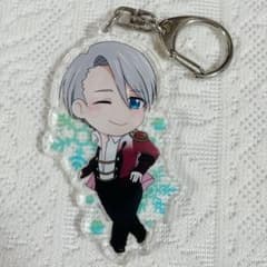 ユーリ!!! on ICE】ヴィクトル アクリルキーホルダー - メルカリ