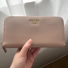 プラダ サフィアーノレザー 長財布 ラウンドファスナー ロゴ ピンクベージュ PRADA（プラダ） 中古 長財布ラウンドファスナー レディース ブランド