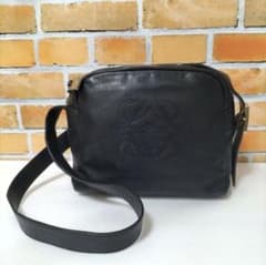 ロエベ　LOEWE ショルダーバッグアナグラムブラックリカラーのサムネイル
